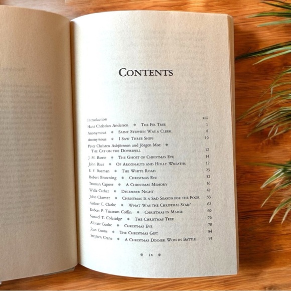 VINTAGE 1982 “A Christmas Treasury” Hardcover Book | Edited by Jack Newcombe - Picture 9 of 16